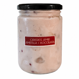 Helado Artesano de Cerezas con Almendras y Chocolate | Can Tomàs
