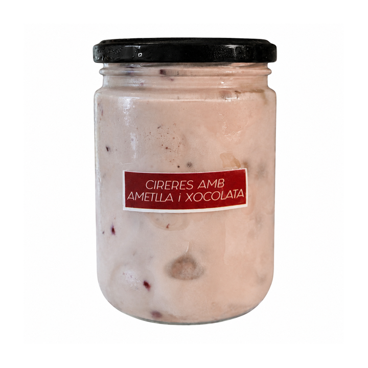 Helado Artesano de Cerezas con Almendras y Chocolate | Can Tomàs