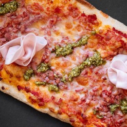 Coca de massa mare amb pesto | Can Tomàs