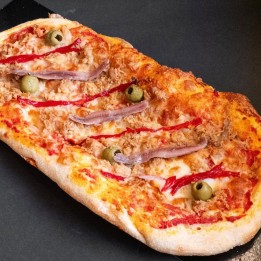Coca de massa mare amb anxoves | Can Tomàs